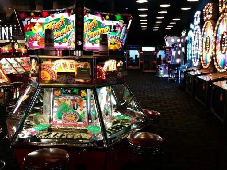 dave and busters coin pusher machine