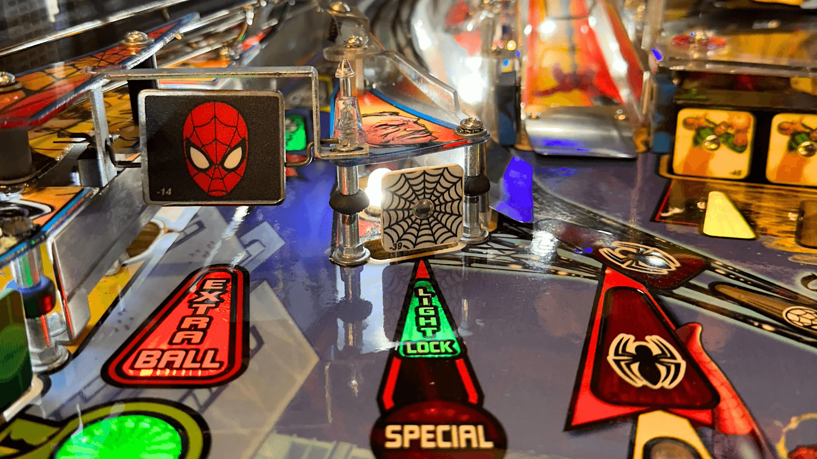 Spiderman pinball image of spinner and standup