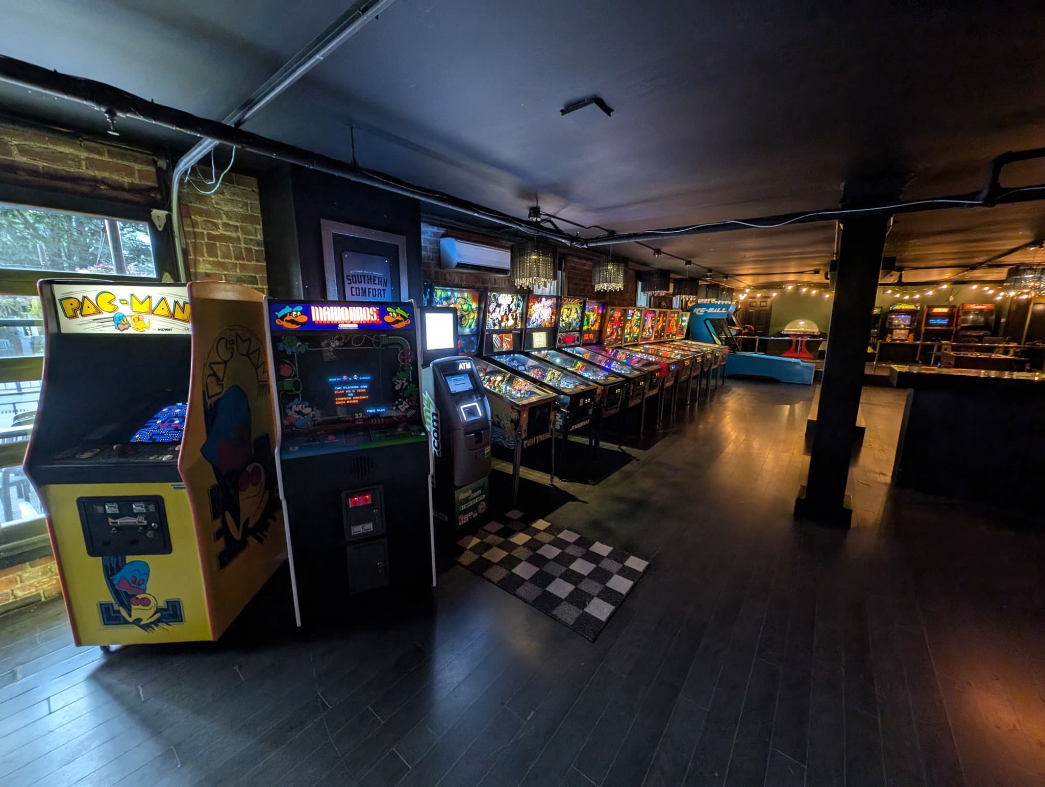 Flippins Bar/Arcade