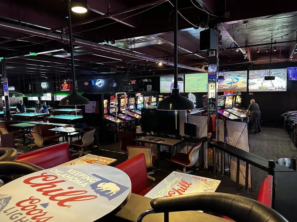 Magoos Sports Bar & Billiards
