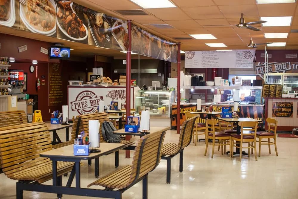 Très Bon Cajun Meats new orleans bbq pinball arcade