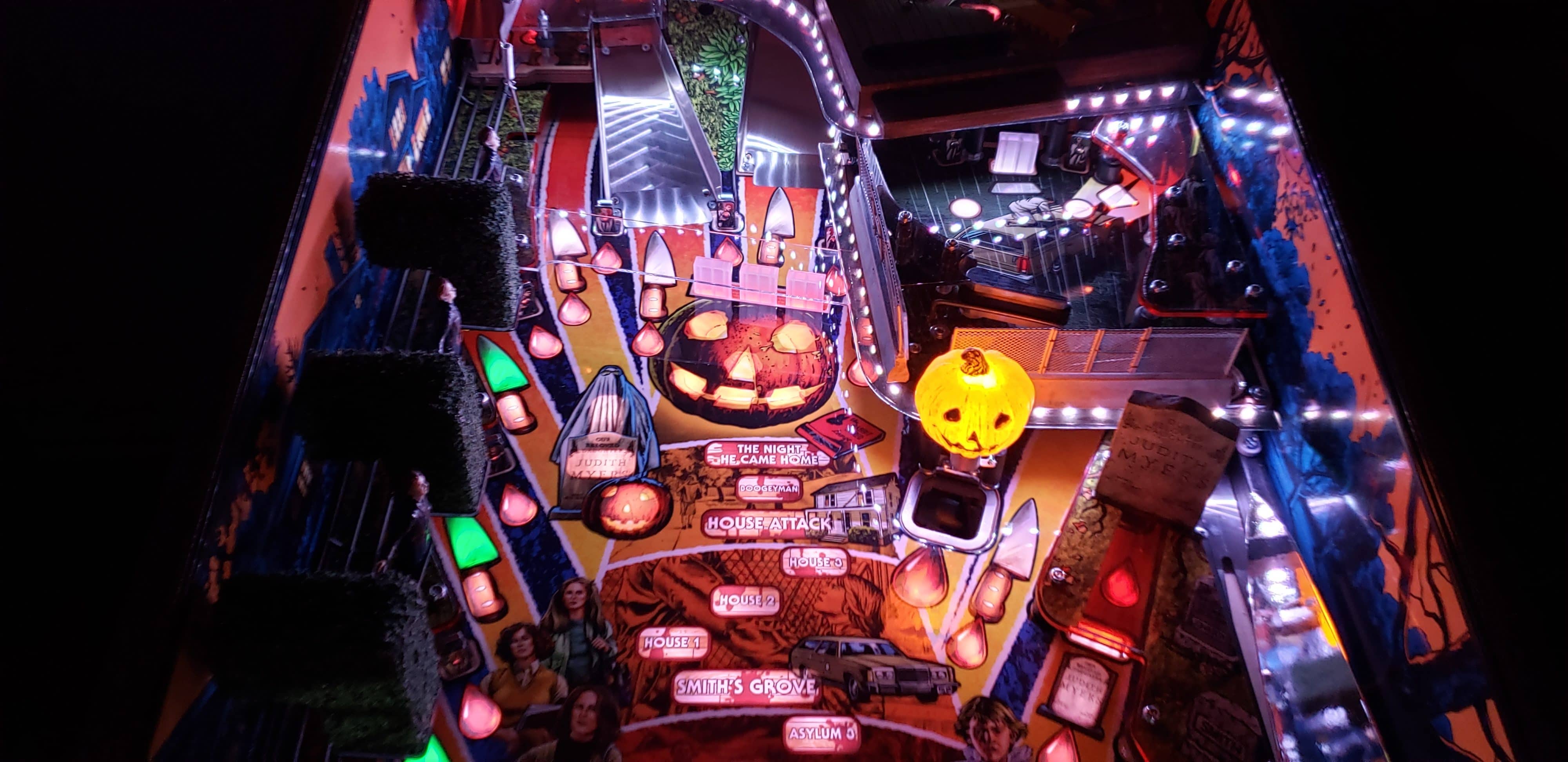 Halloween-themed pinball machine with glowing pumpkins and spooky lights